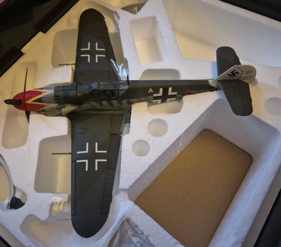 Corgi Aviation Messerschmitt Bf 109G-6 "Red 1" Hermann Graf AA34908 1:32 - Image 4 of 4