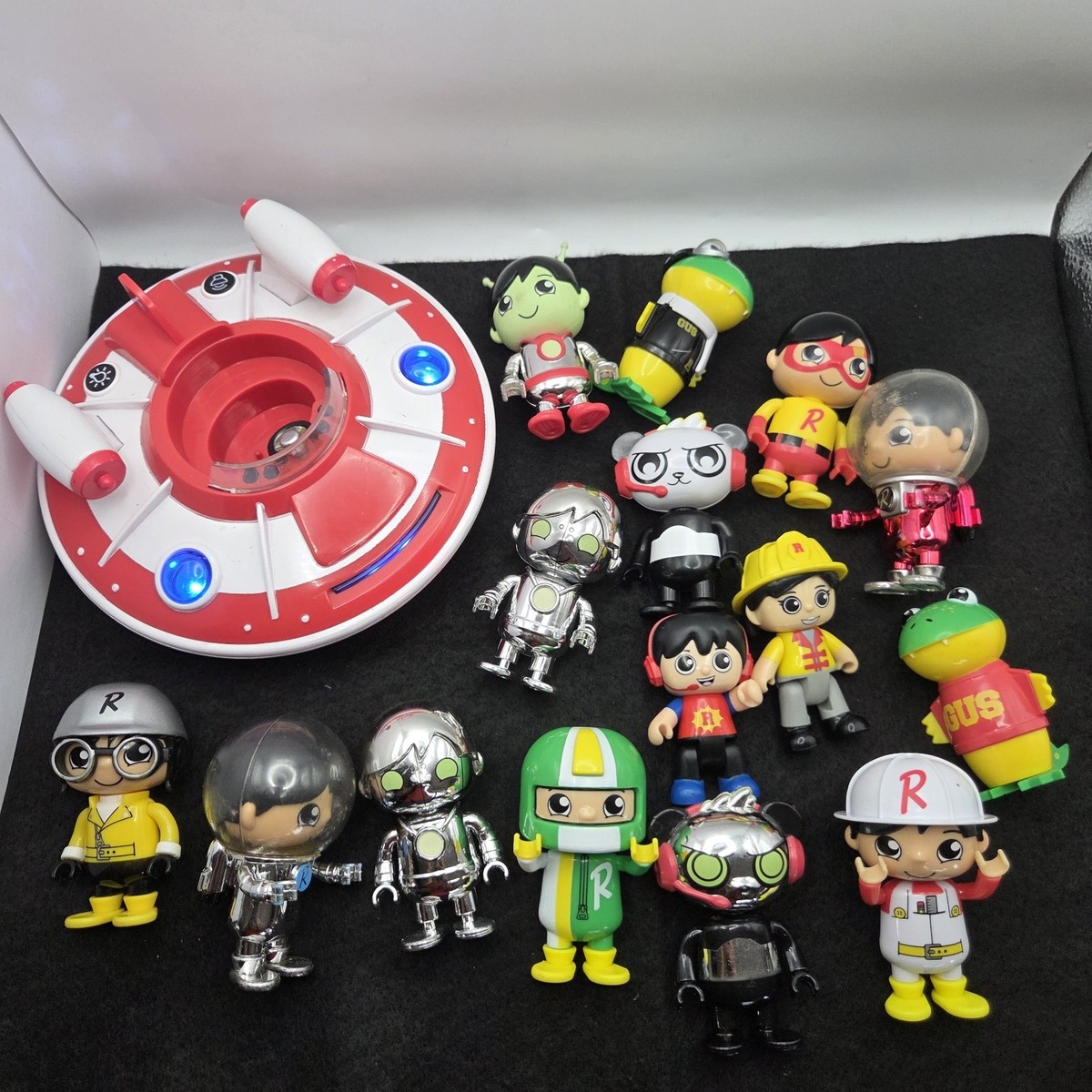 RubberLand Toys 1/6 UFO 宇宙人 限定300体 Ryans Ryan's World Action Toy Lot Metallic Panda Gus Red Titan UFO