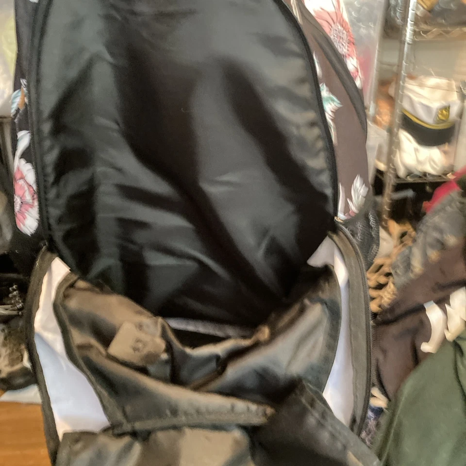 Рюкзак Roxy цветочный черный с розовым вихрем и зеленый большой 4 молнии снаружи - Изображение 4 из 4