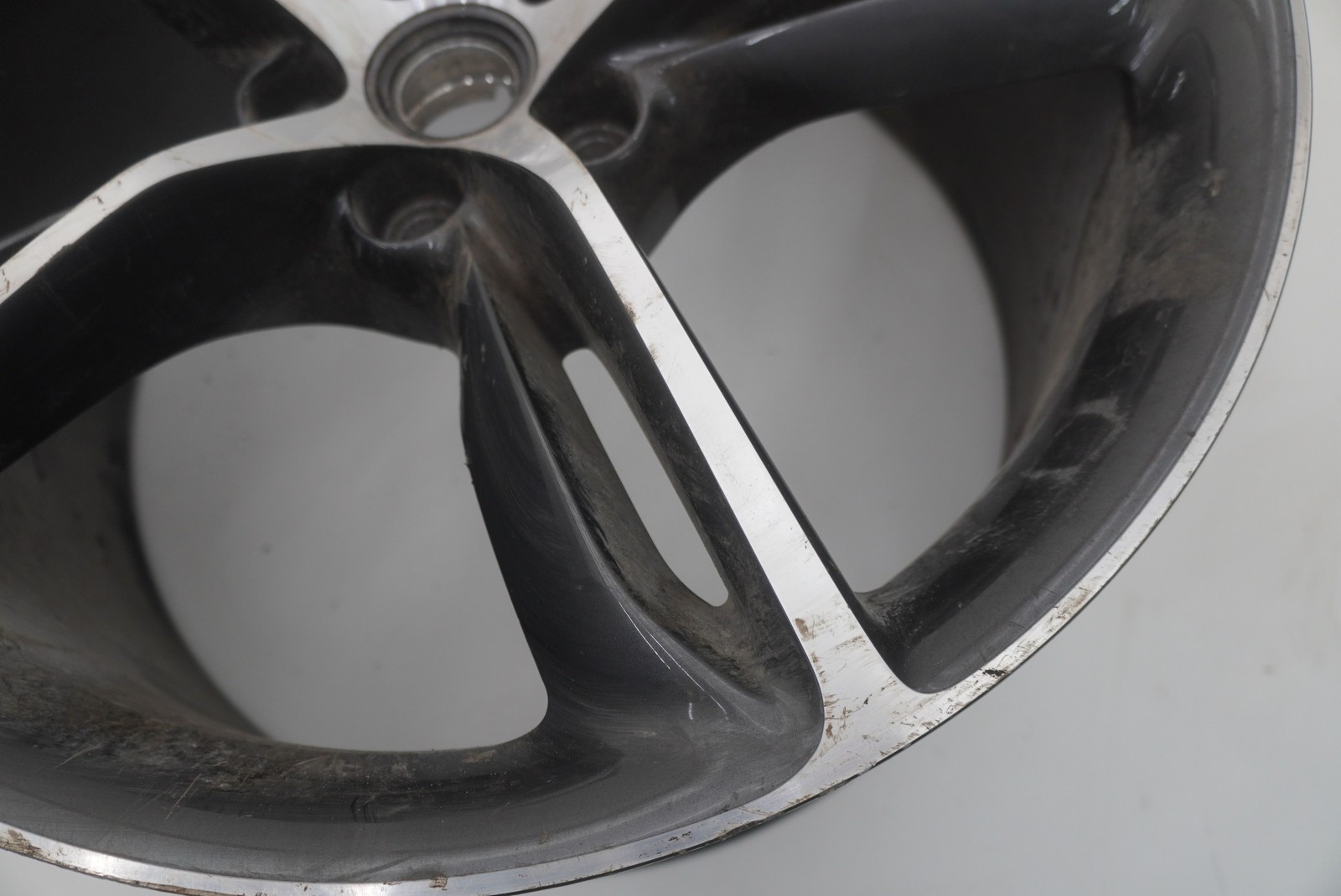 Ferrari 296 2024 Rear Right Wheel Gray P/N 986224