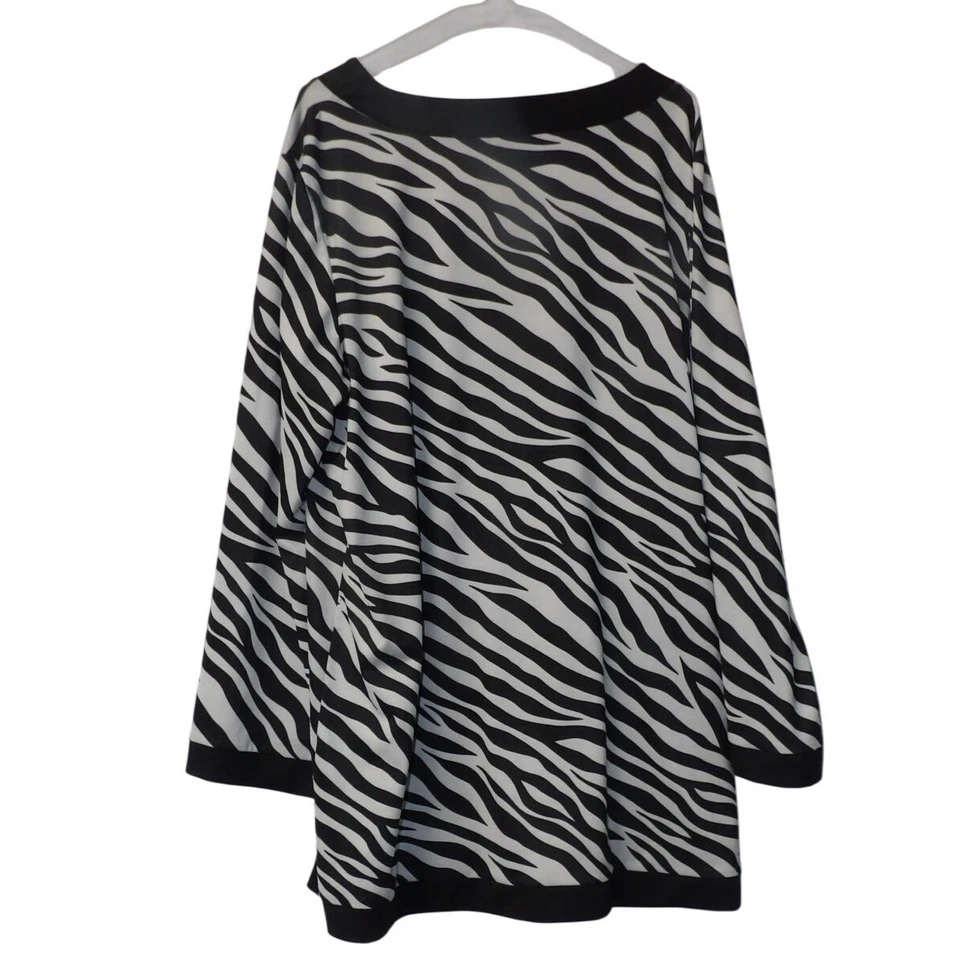 Camisa túnica cuello en V negra manga larga estampado cebra talla grande para mujer 2XL Foto 3 de 3