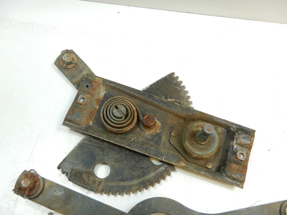 1946-1951 Kaiser Frazer Manhattan right hand rear Window regulator - Image 2 of 4