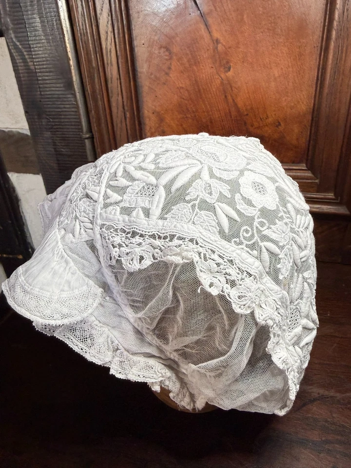 Dentelle ancienne - COIFFE - BRODERIE ET DENTELLE - sur Tulle - fait main XIXème - Photo 3/4