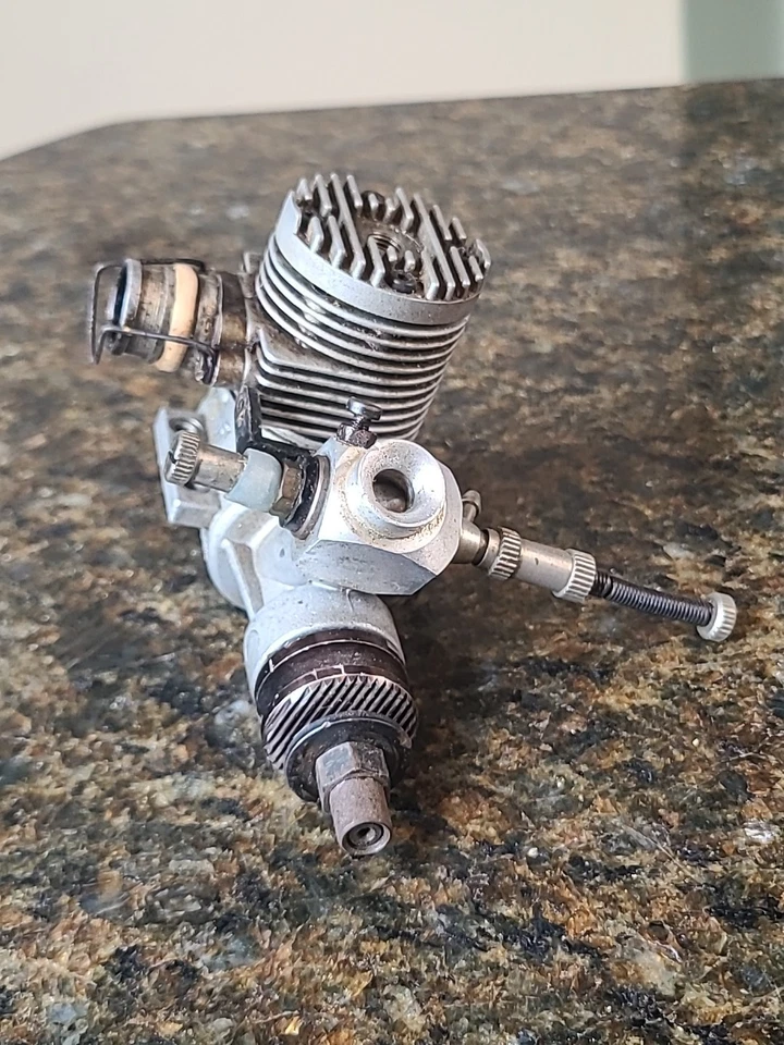 Modelo de avión modelo motor checo MVVS 3,5 CC de colección gira SOLO PIEZAS Foto 3 de 4