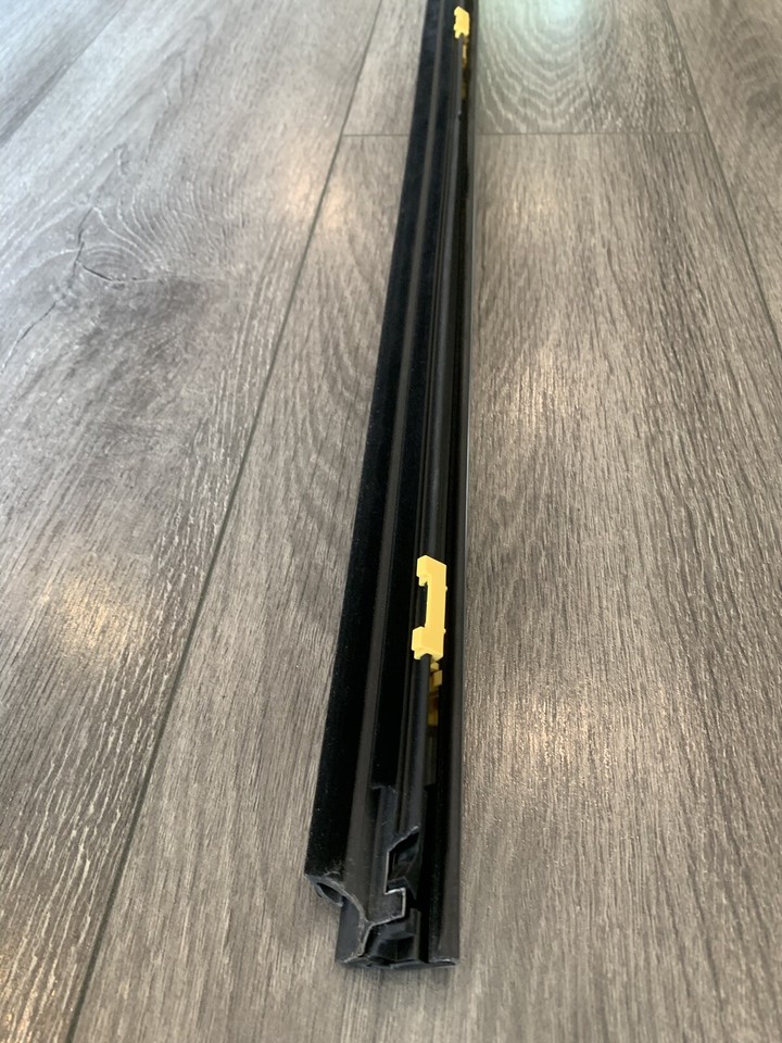 202124 Genuine GM Front Right Passenger Side Belt Molding OEM 84844388