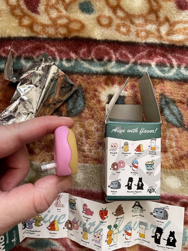 2007 Kidrobot MONGERS MENTHOLS - Karl Pink Donut Mini Vinyl Figure KOZIK Signed - Image 3 of 4