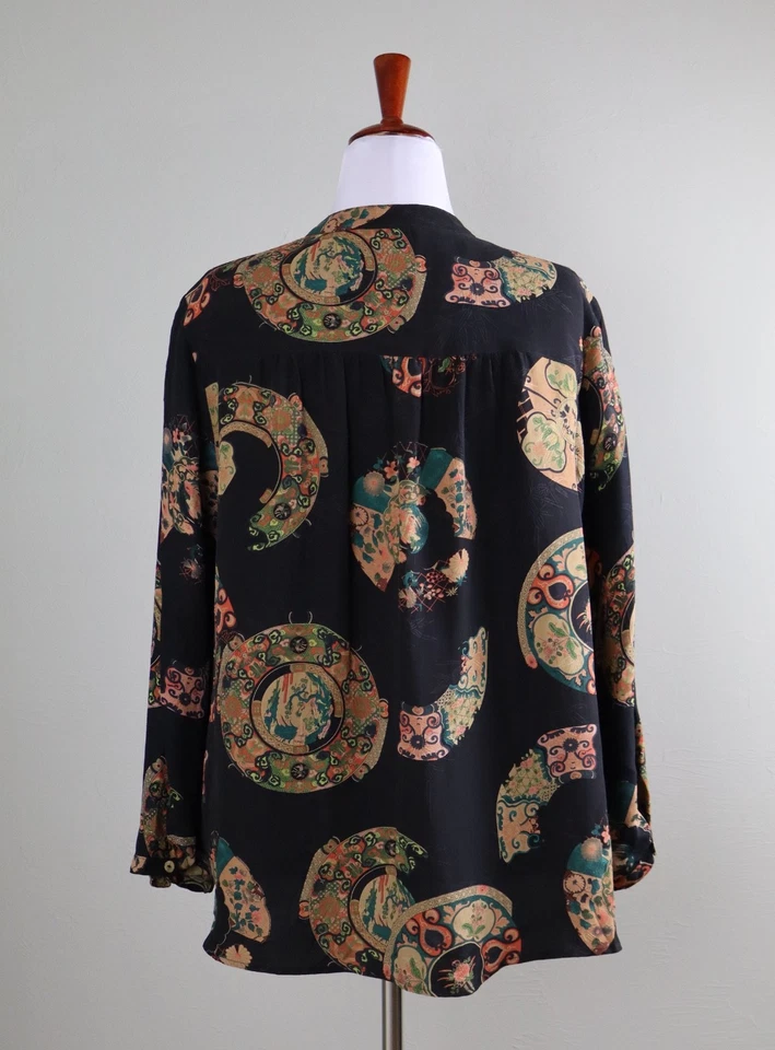 Top abotonado 100 % seda inspirado en Asia Citron Santa Monica $249 talla 1X Foto 4 de 4