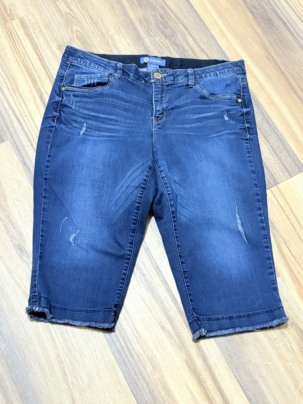 Democracy AB Solution Distressed Capri Women’s Si… - image 1