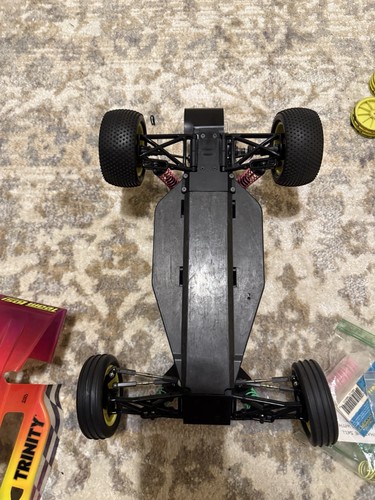 Team Losi XX – Mint Condition with Tons of Extra Parts and Futuba Controller - Picture 3 of 18
