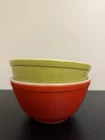 VTG PYREX - Model No. 402 - 1 1/2 Qt. Primary Color Red & Green Mixing Bowl