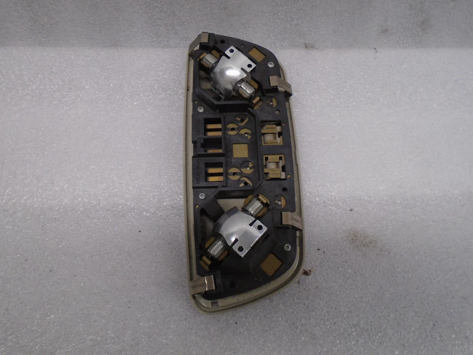 Lámpara de mapa de luz trasera domo Volvo S60 2001-2007 beige OEM VP801121 Foto 4 de 4