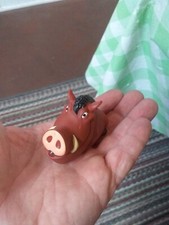 RARE DISNEY ENERGIZER PUMBA SQUEEZE LIGHT KEYCHAIN TOY