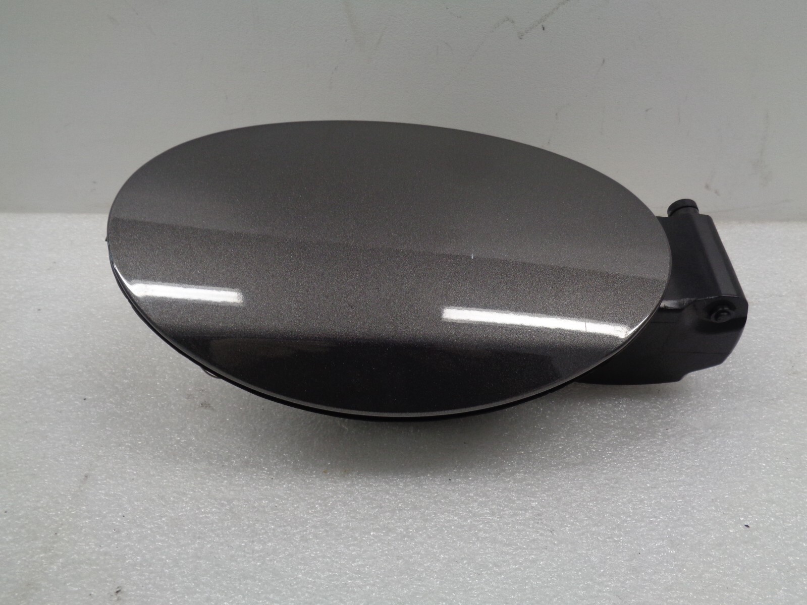 2014-2017 Maserati Ghibli Fuel Filler Door Lid Cover Assembly Gray OEM AK2402114
