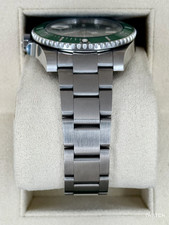 2018 Rolex Submariner “Hulk” 40mm 116610LV Green Dial 4