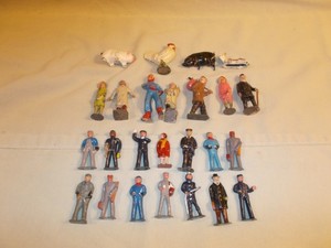 Vintage Lead Railroad Miniature Figures and Animals Lot of 25