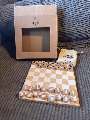 Søstrene Grene Anna & Clara's Schachspiel - Holzbrett und Figuren