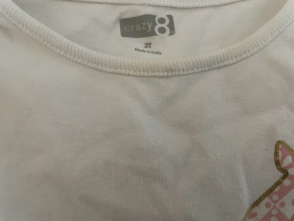 Regata Crazy 8 meninas girafa estampada dourada brilhante 100% algodão branca 3T - Imagem 3 de 4