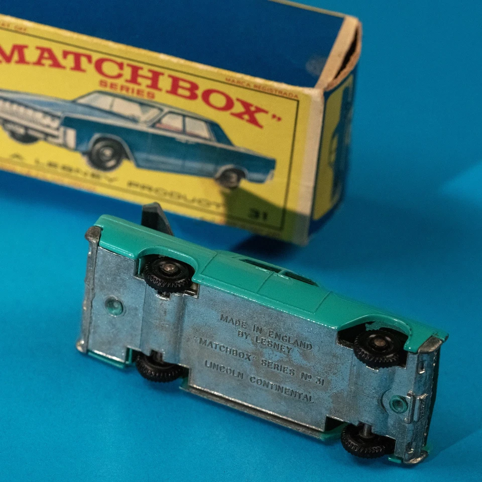 Matchbox Regular Wheels / MB 31 C2 Lincoln Continental / 1964 NMIB / Clean Paint - image 4 of 4
