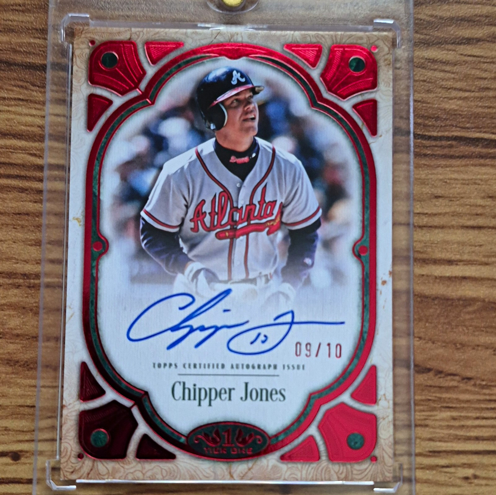 Topps 2026 Tier One Red Chipper Jones Auto 09/10 Braves T1A-CJ