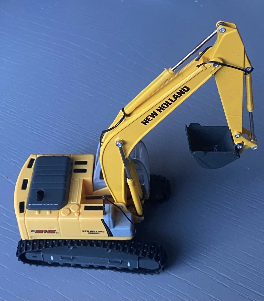 L@@K NEW HOLLAND  E215C 360 TRACKED EXCAVATOR KOBELCO 1:50 CONSTRUCTION MODEL  - Image 2 of 4