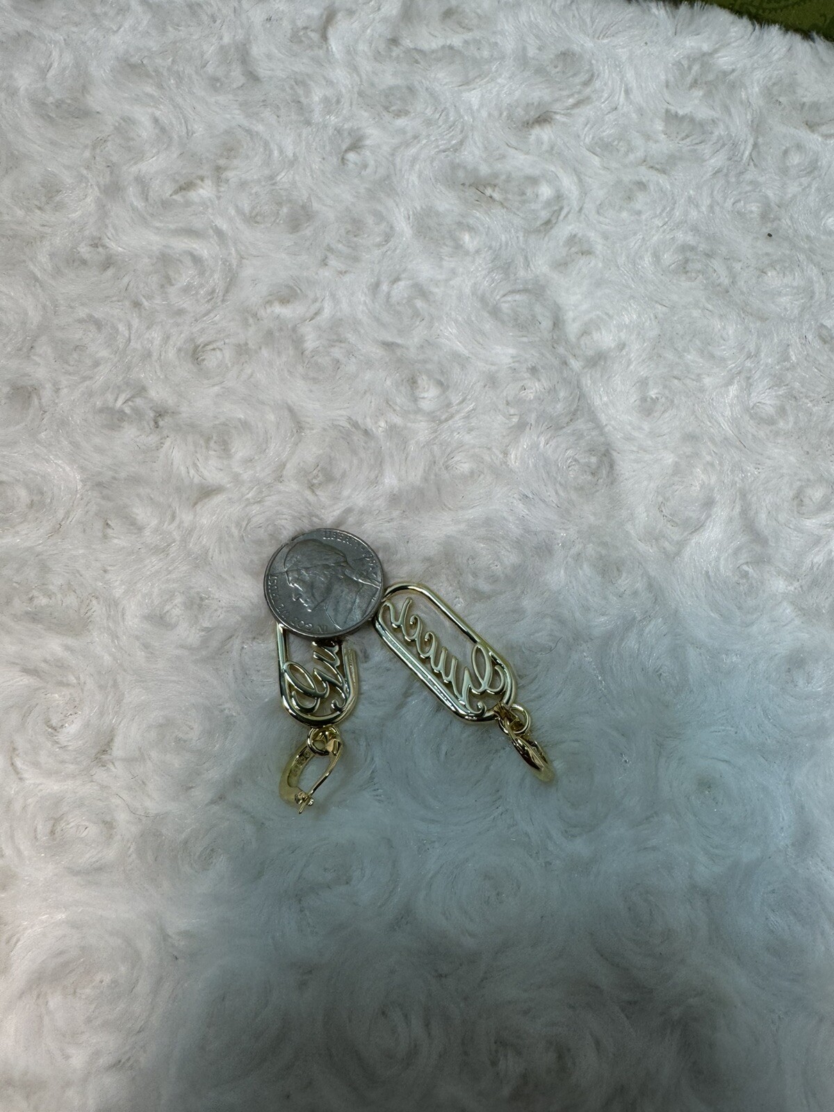 Auth Gucci Script Dangle Earrings Polished Gold T… - image 6