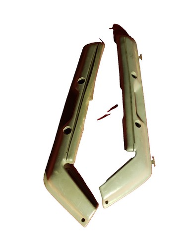 Mack Trucks Door Panel Fastener Kit Contains 2 pcs 25173124 Mack Trucks Door Panel Fastener Kit Contains 2 pcs 25173124