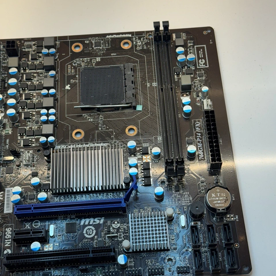Placa madre de escritorio MSI 760GMA-P34 (FX) AMD Socket AM3+ DDR3 Micro ATX MS-7641 4 Foto 3 de 4