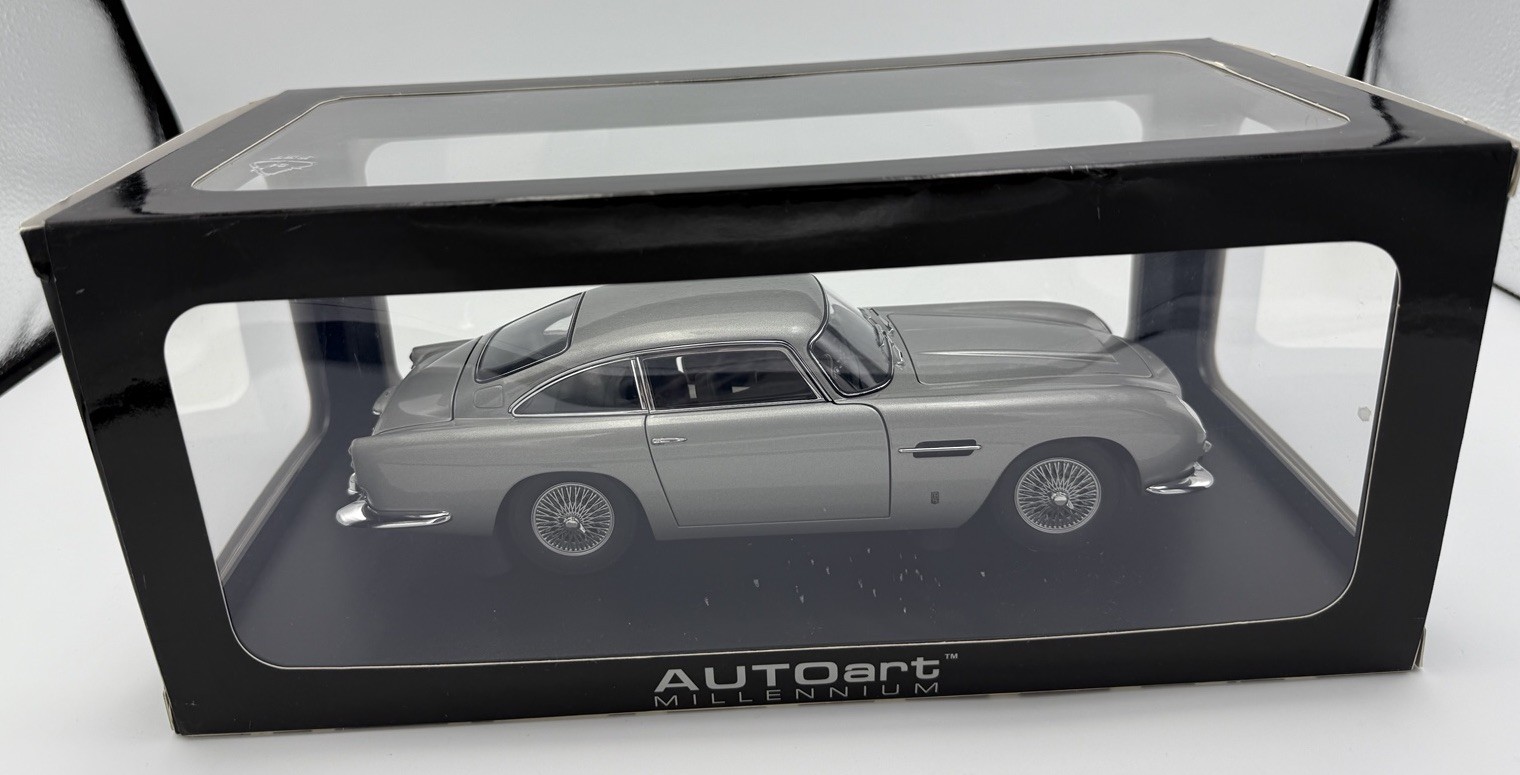 AUTOart Aston Martin DB5 Silver 70211