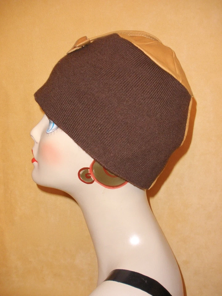 Gorra calavera tejida marrón años 60 con detalles de vinilo marrón y colgante de Fast Hat Foto 3 de 4