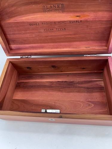 Venditore Sample Lane Cedar Chest Raro Gomez Radio & Home Supply Pharr Texas 1940 - Foto 6 di 8