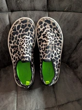 OOFOS OOmg Eezee Women's Slip-On in Gray Cheetah Size 8