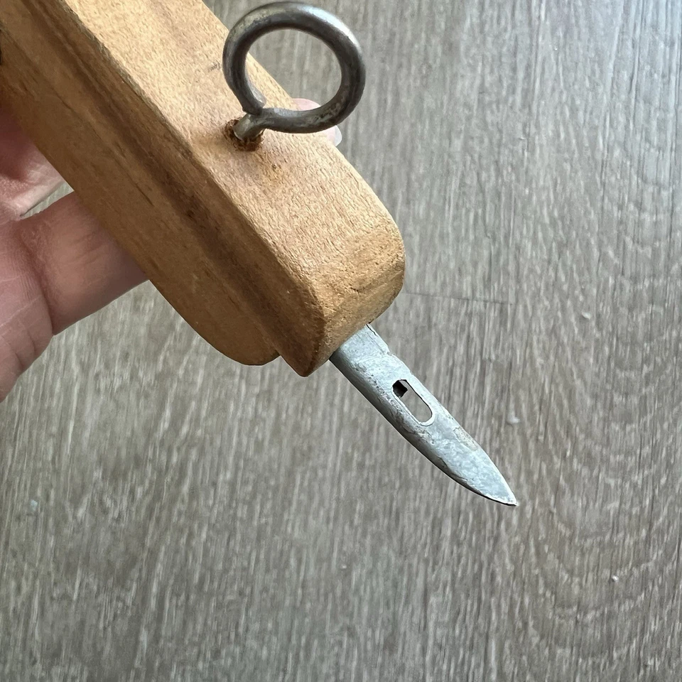 Vintage Susan Burr Wood & Brass Rug hook tool 9" - Image 4 of 4