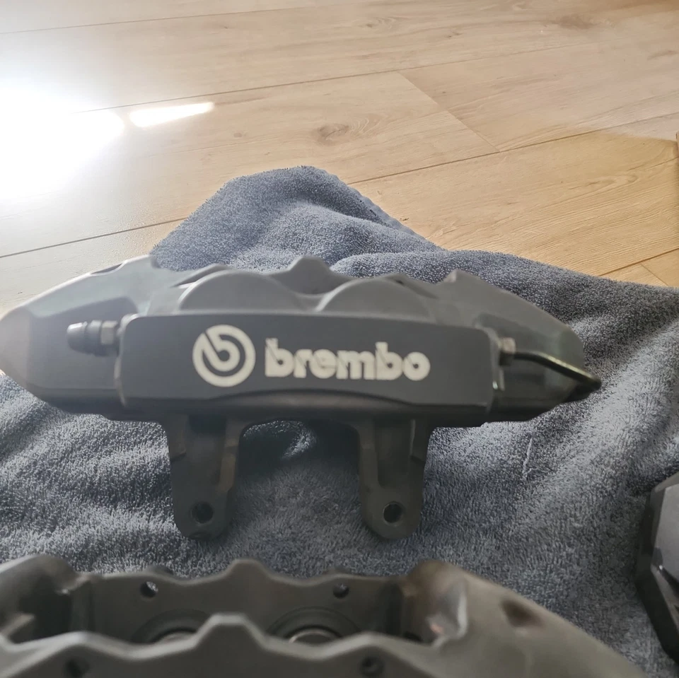 Juego de pinzas de freno Brembo Ford Mustang Shelby GT350 2015-2020 FABRICANTE DE EQUIPOS ORIGINALES Foto 4 de 4