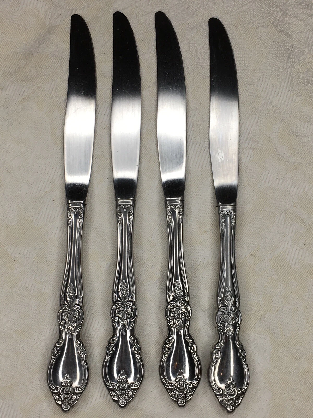 Oneida Community Louisiana Stainless 4 Light Serrated Dinner Knives 9 1/8" Lot 4