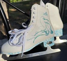 American Athletic Ice Skates Women's 6 White Dancing on Ice Figure Skates