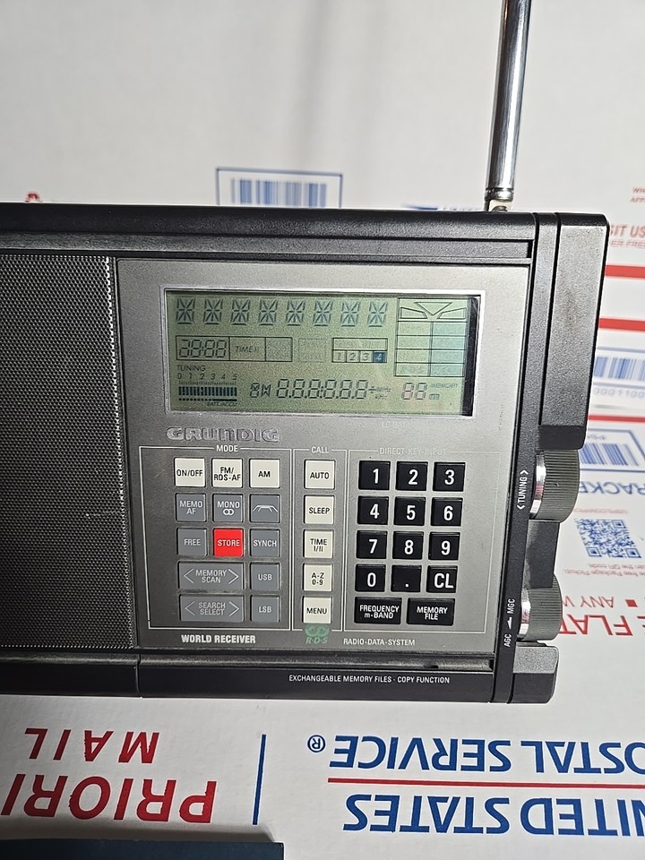Radio Grundig Satellit 700 - AM/FM - Avec Alimentation - Bon état De Fonctionnement