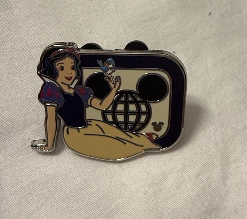 WDW Pins Hidden Mickey Classic D Wave B 2025 , Snow White