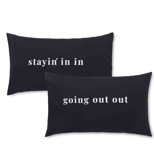 Par de fundas de almohada reversibles Sassy B ""Qué tal no"" o "Stay In Go Out"" negras - Imagen 7 de 21