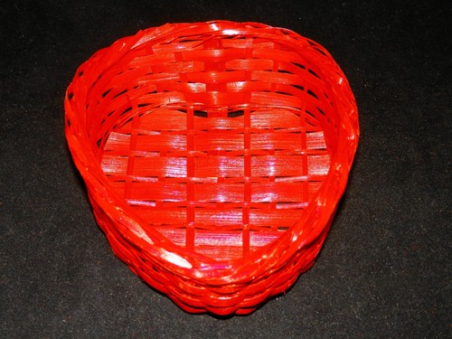 Set of 2 Heart Shaped Red Nesting Baskets - Picture 5 of 6