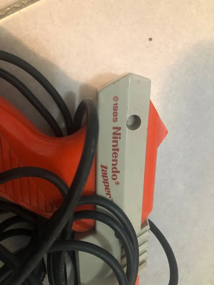 Original 1985 Nintendo NES Zapper Gun Authentic NES-005 OEM Orange JAPAN Made - Image 2 of 4