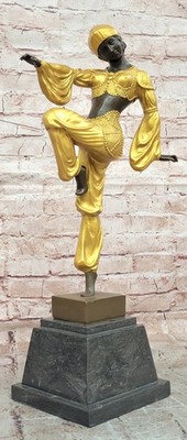 Museumsgute Tanzende Frau Bronzestatue Art Deco Marmorsockel Bronze