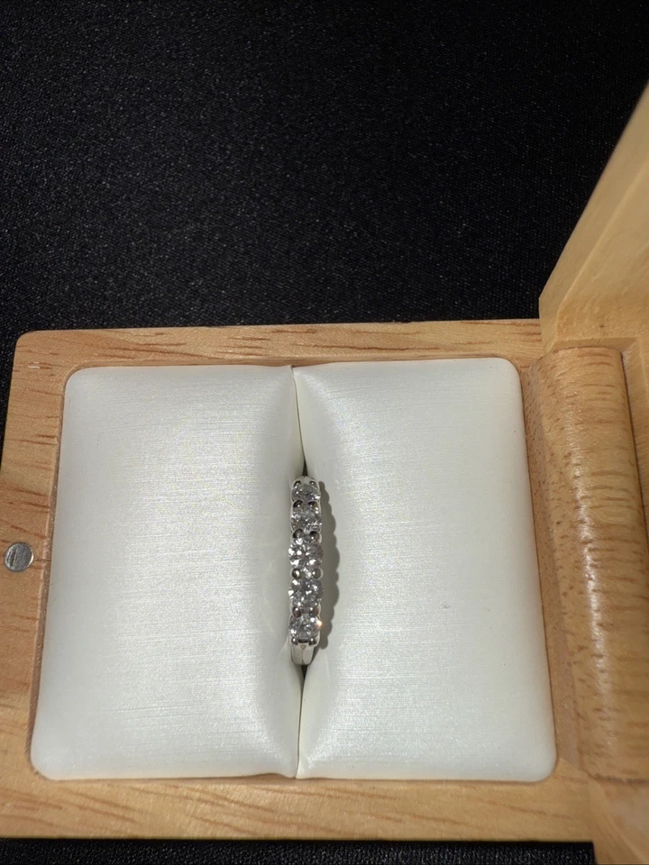 18K 白金经典五宝石钻石戒指 (1/2 克拉 tw.) Lab Grown — 第 3/4 张图片