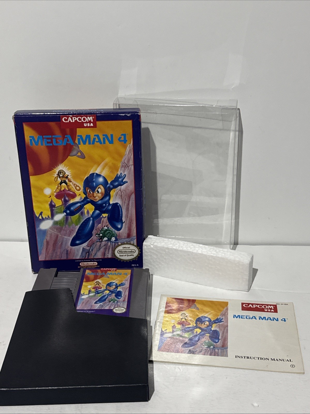Mega Man 4 NES CIB Complete In Box Authentic with Manual Box Protector