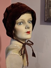 ANTIQUE VICTORIAN BROWN VELVET BONNET