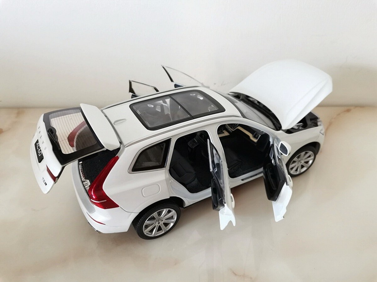 1/18 Scale VOLVO XC60 Deluxe version 2018 White Diecast Car Gift