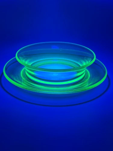 Vintage US Glass Green Uranium Vaseline Breakfast Dish Dessert Soup Bowl & Base