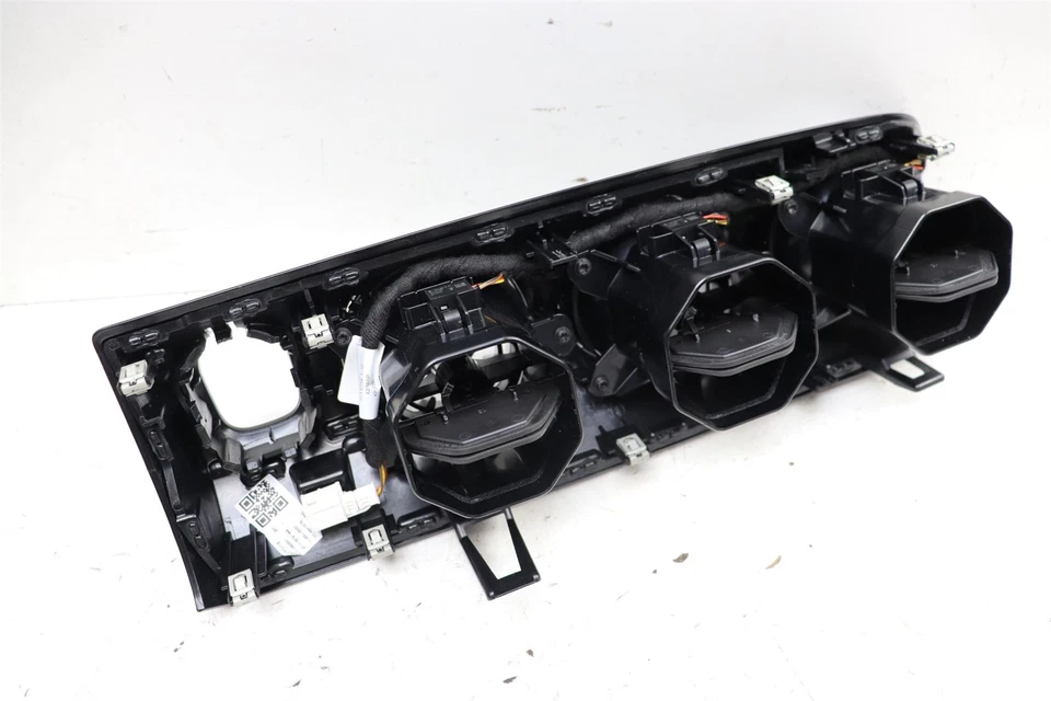 Mercedes Benz A35 AMG W177 2020 Center Dash Air Vent Assembly RHD J218 - Image 4 of 4