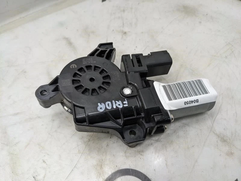 Оригинальный двигатель регулятора стекла передней левой двери 2019-2023 Ram 1500 68321289AA - Изображение 2 из 4