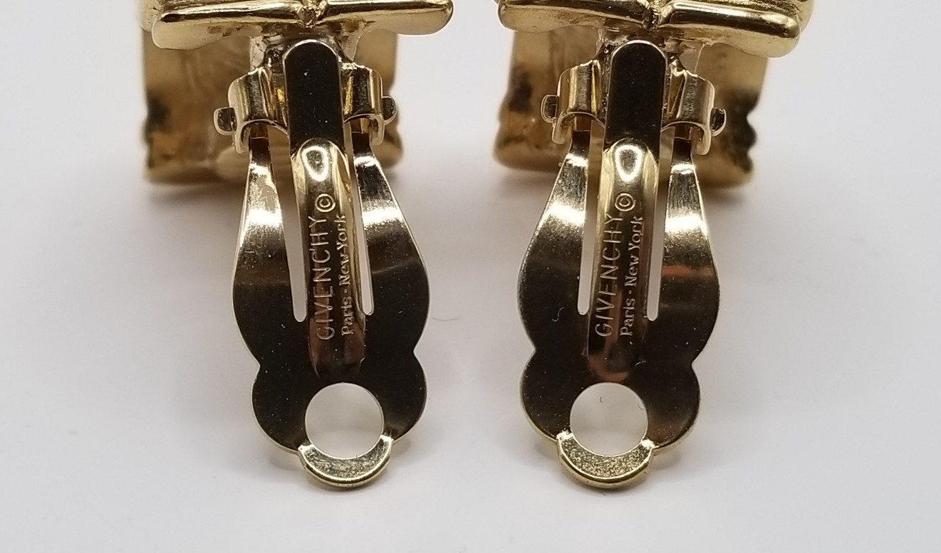Vintage Givenchy Paris New York Logo Hoop Gold Tone Clip on Earrings thumbnail 17