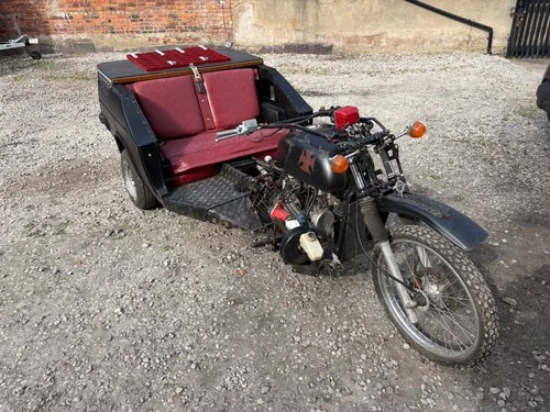 Robin Reliant Tricycle - Picture 1 of 5